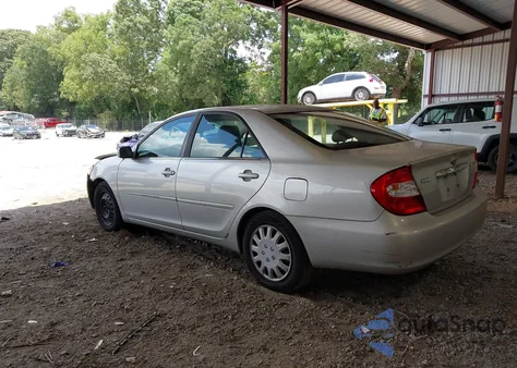 2004 Toyota Camry Xle z USA, uszkodzony, nr VIN 4T1BE32K04U865460
